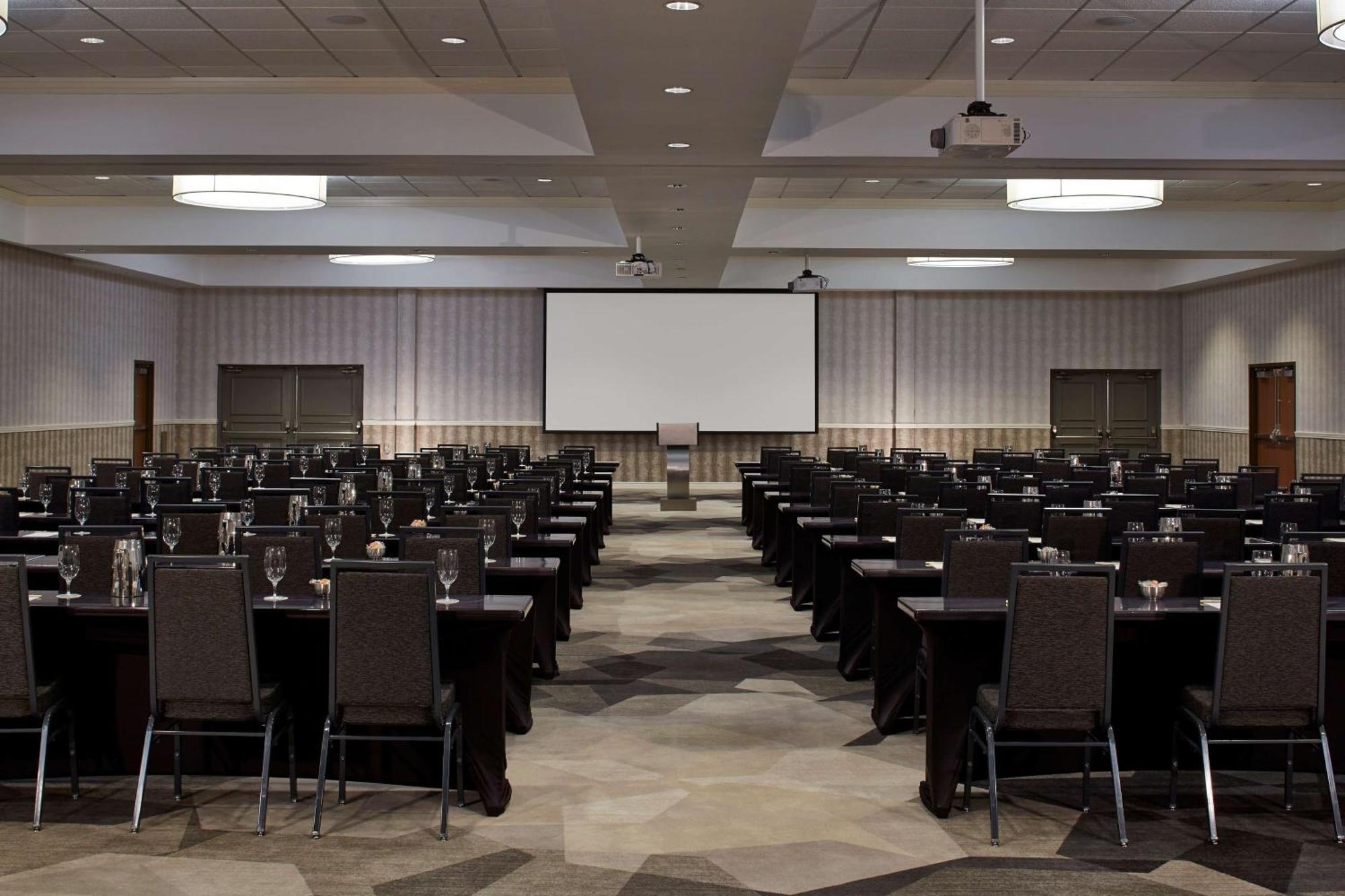 Doubletree By Hilton Atlanta Perimeter Dunwoody Hotel Exterior photo