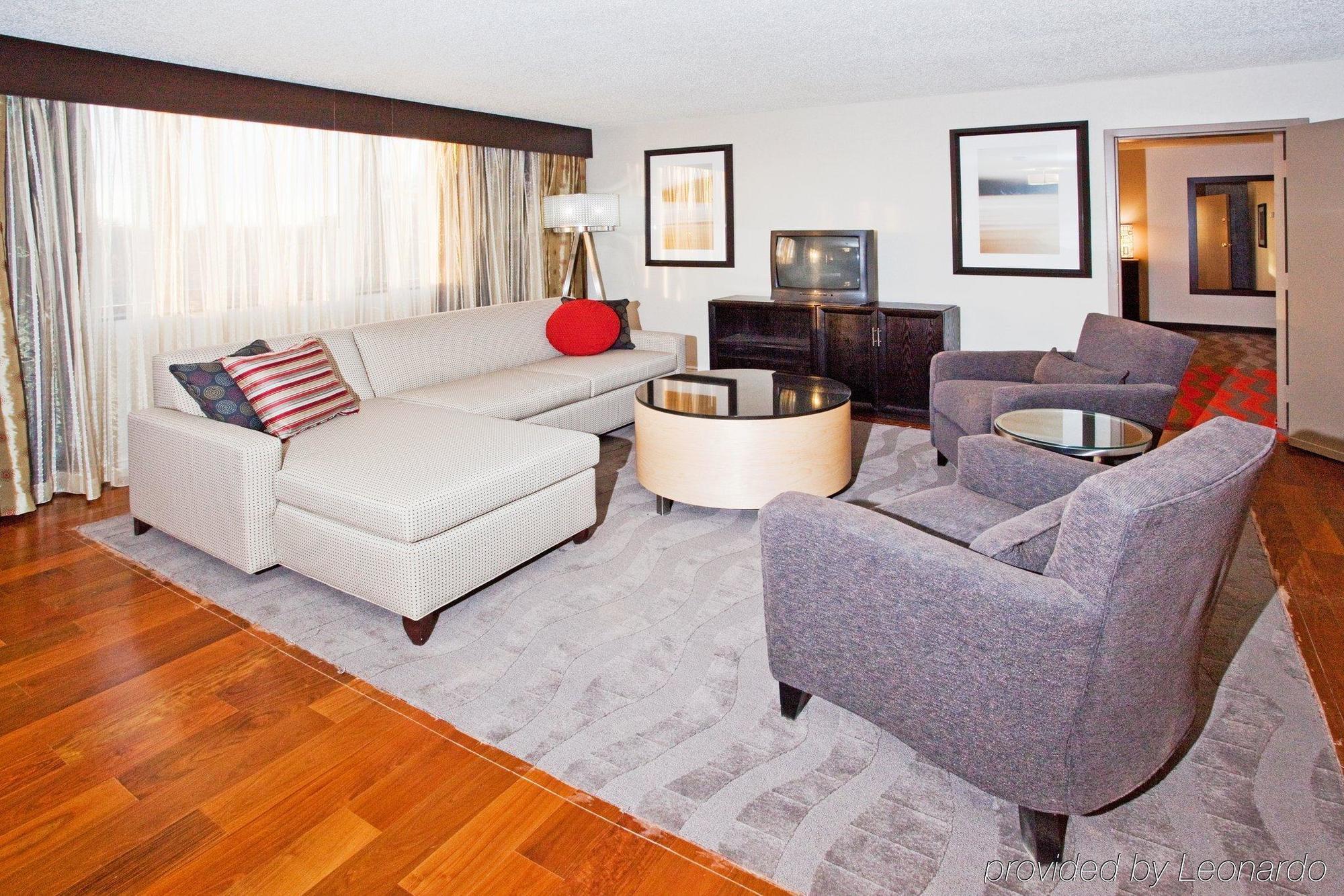 Doubletree By Hilton Atlanta Perimeter Dunwoody Hotel Room photo