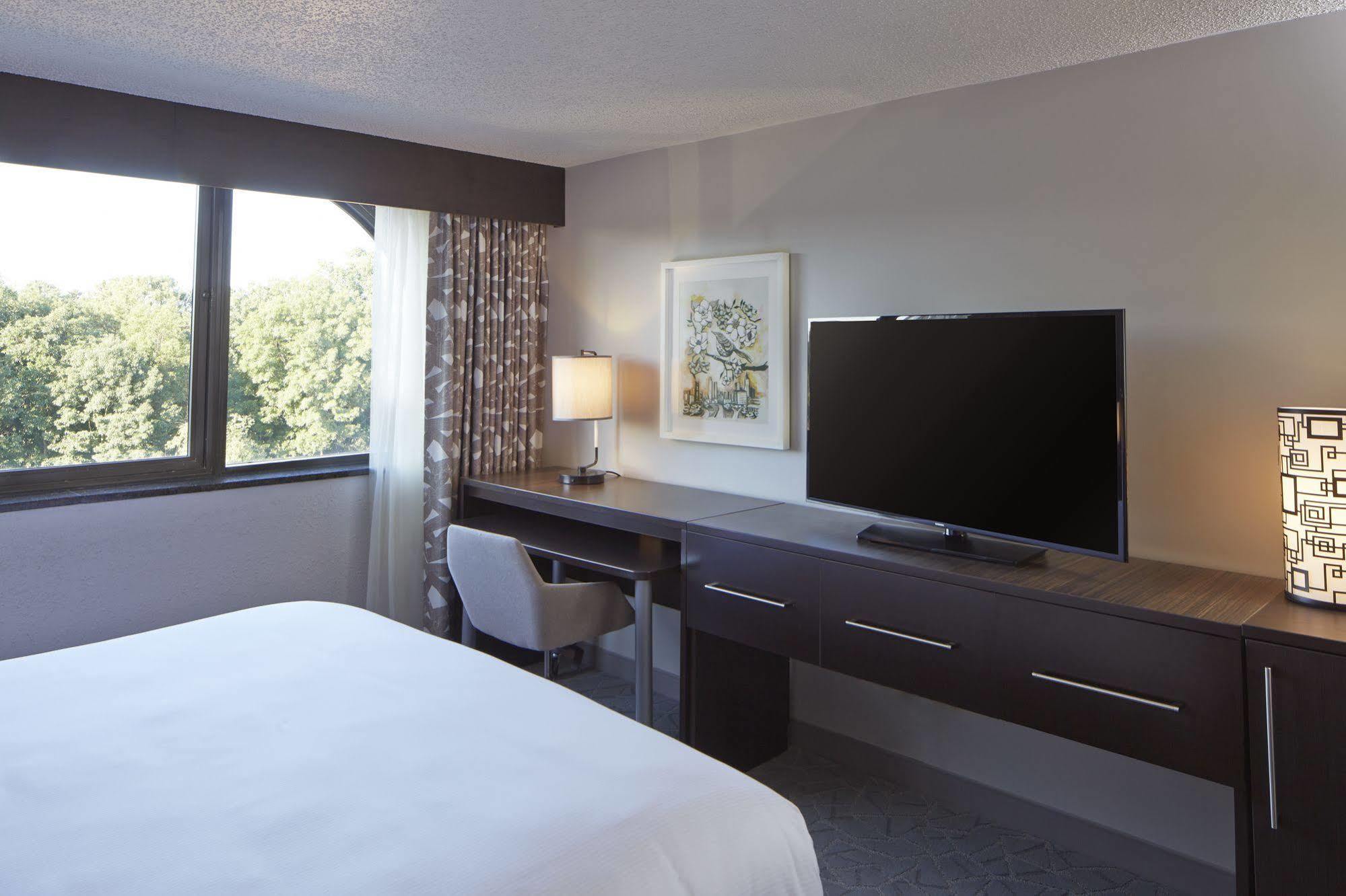 Doubletree By Hilton Atlanta Perimeter Dunwoody Hotel Exterior photo